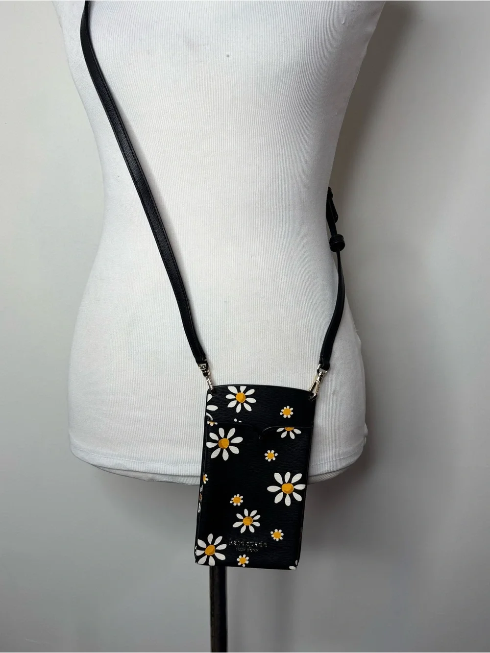 Kate Spade New York Spencer Daisy Dots Slim Crossbody Phone Bag Logo Gold